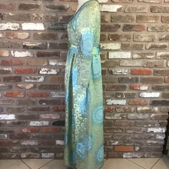 VINTAGE Woman’s 50’s 60’s Exquisite Metallic Scoop Neck Long Sleeve Evening Gown - Picture 3 of 12